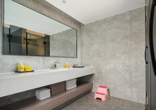 Family Theme Room With Spacious Play Area, LED UV Sterilization, And Children’s Play Tent