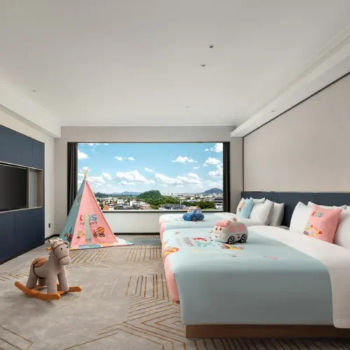 Family Theme Room With Spacious Play Area, LED UV Sterilization, And Children’s Play Tent