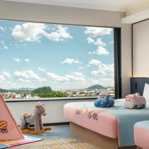 Family Theme Room With Spacious Play Area, LED UV Sterilization, And Children’s Play Tent