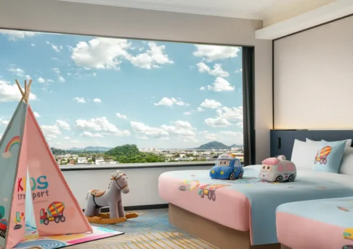 Family Theme Room With Spacious Play Area, LED UV Sterilization, And Children’s Play Tent