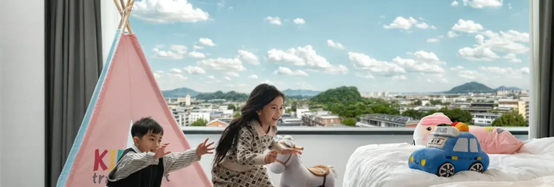 Family Theme Room With Spacious Play Area, LED UV Sterilization, And Children’s Play Tent