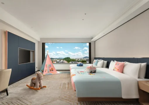 Family Theme Room With Spacious Play Area, LED UV Sterilization, And Children’s Play Tent