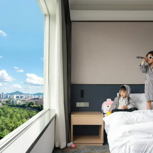 Family Theme Room With Spacious Play Area, LED UV Sterilization, And Children’s Play Tent