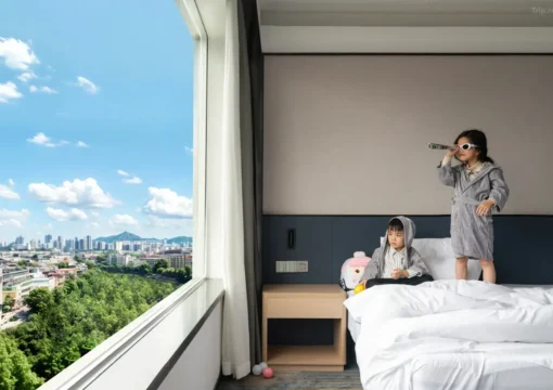 Family Theme Room With Spacious Play Area, LED UV Sterilization, And Children’s Play Tent