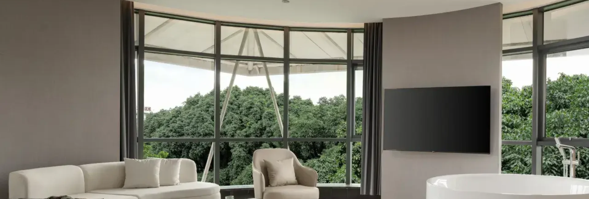 270° Forest-Themed Two-Bedroom Two-Bathroom Grand Family Suite With Super Large Round Bathtub And Leisure Couch