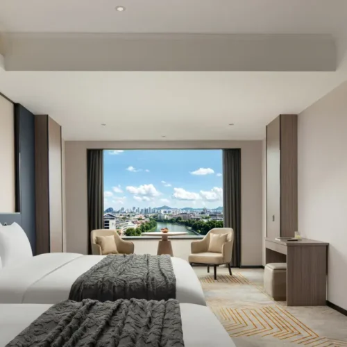 Four-Person City-View Family Room With Overlooking Cityscape And LED UV Sterilization