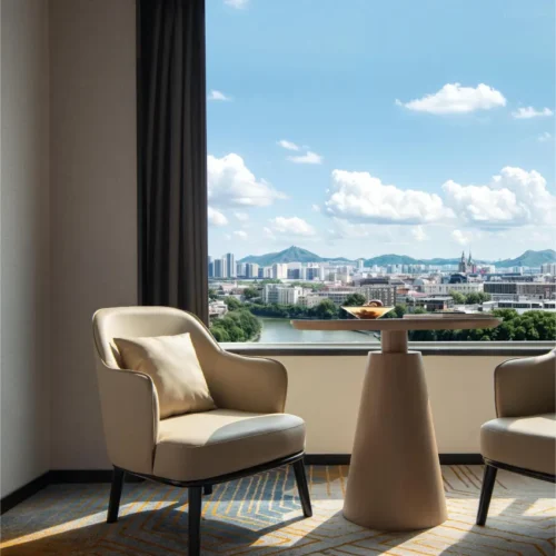 Four-Person City-View Family Room With Overlooking Cityscape And LED UV Sterilization