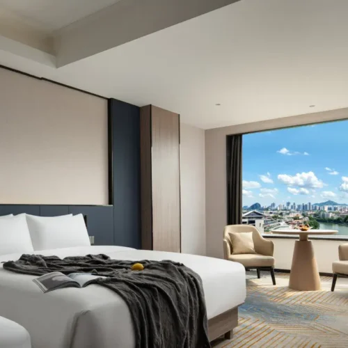 Four-Person City-View Family Room With Overlooking Cityscape And LED UV Sterilization