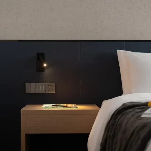 Four-Person City-View Family Room With Overlooking Cityscape And LED UV Sterilization