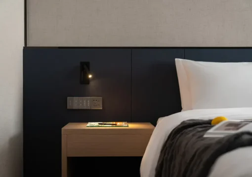 Four-Person City-View Family Room With Overlooking Cityscape And LED UV Sterilization