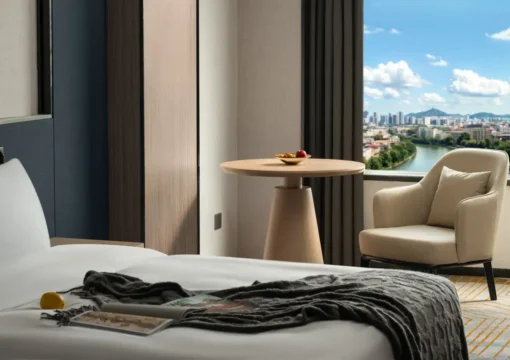 Four-Person City-View Family Room With Overlooking Cityscape And LED UV Sterilization