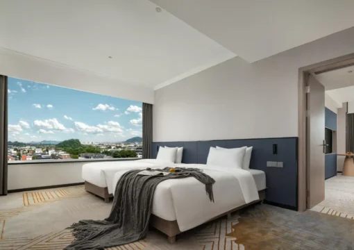 Linyu Street-View Two-Bedroom (Five-Person Family + TV Projection)