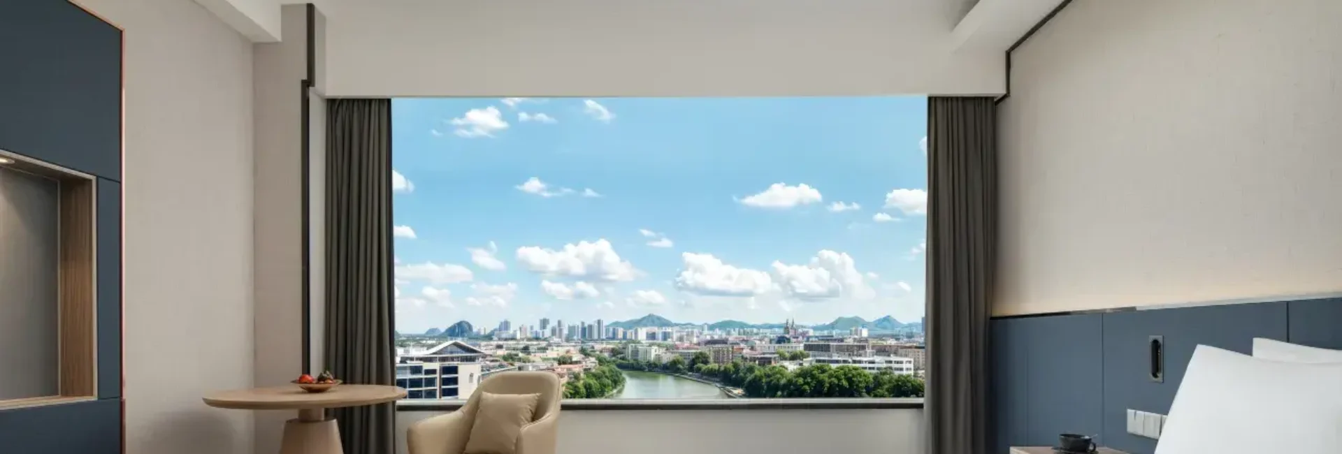 Linyu Street-View Two-Bedroom (Five-Person Family + TV Projection)